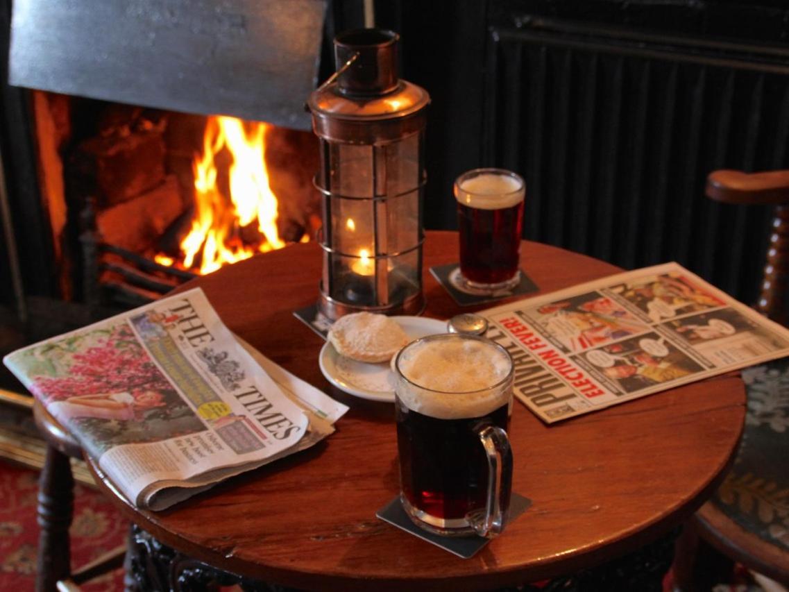Crown And Trumpet Inn Broadway  Esterno foto