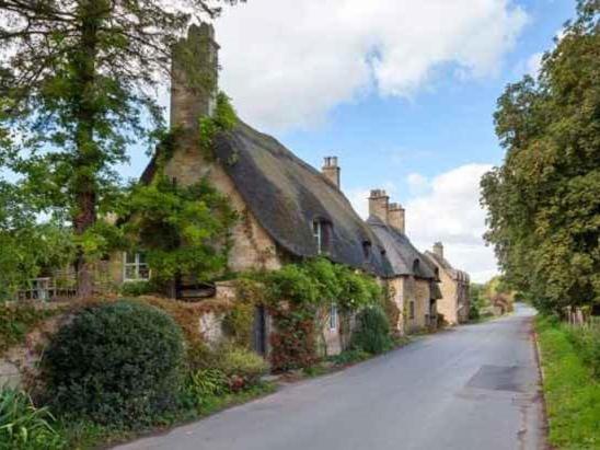 Crown And Trumpet Inn Broadway  Esterno foto